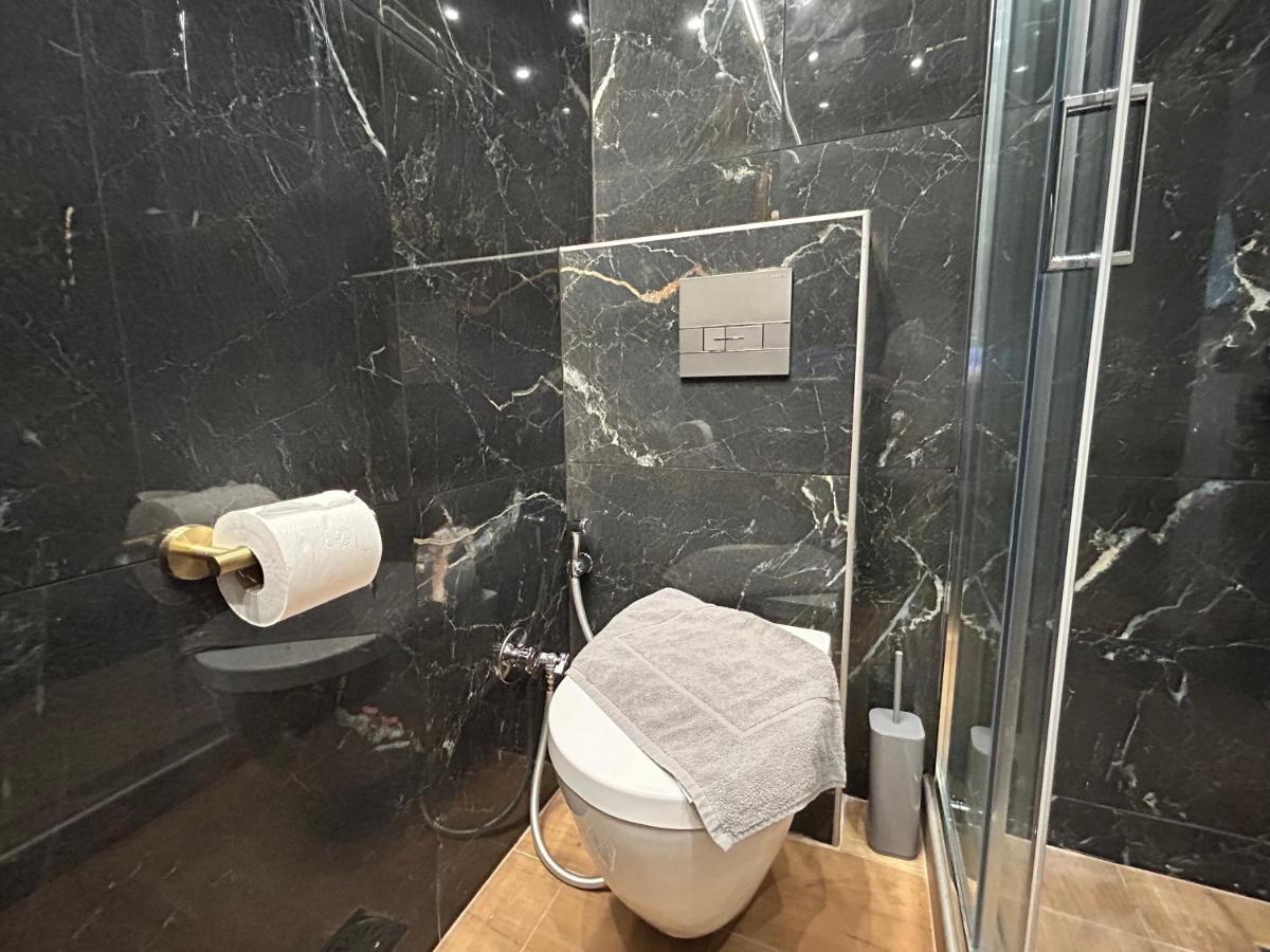 Port Twins Suites No1 Piraeus Ngoại thất bức ảnh
